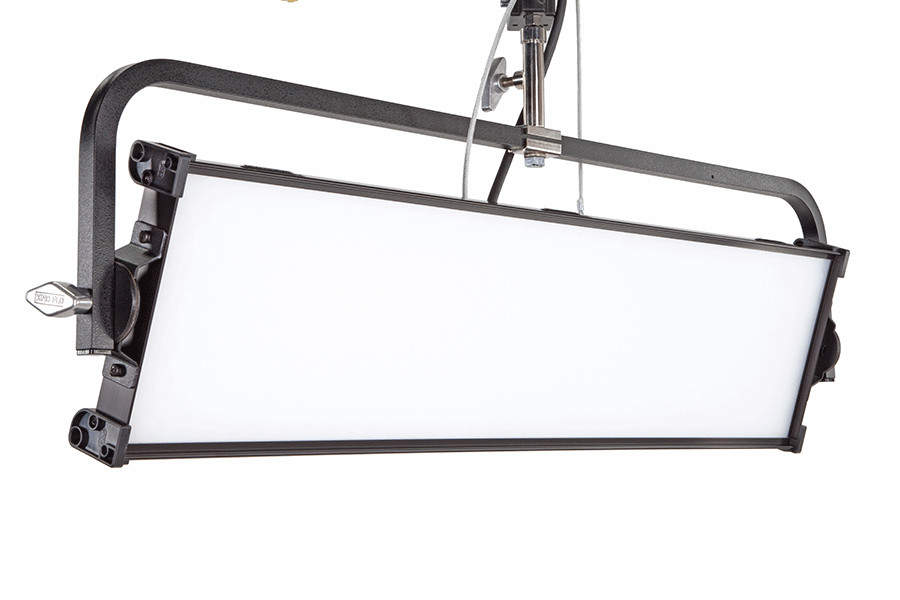 DIVA-LITE LED 31 DMX+GRILLE 90� sur LYRE